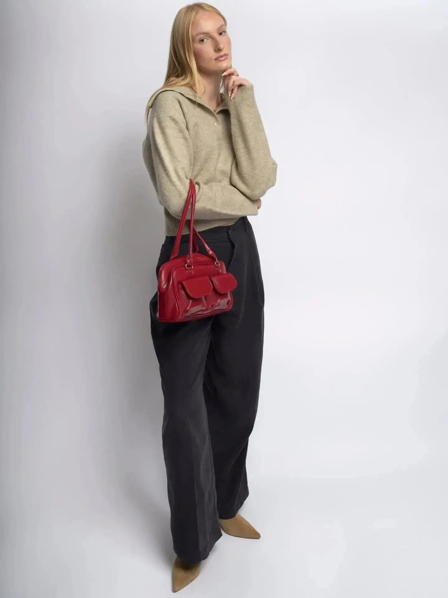 Vivienne Sleek Leather Carry