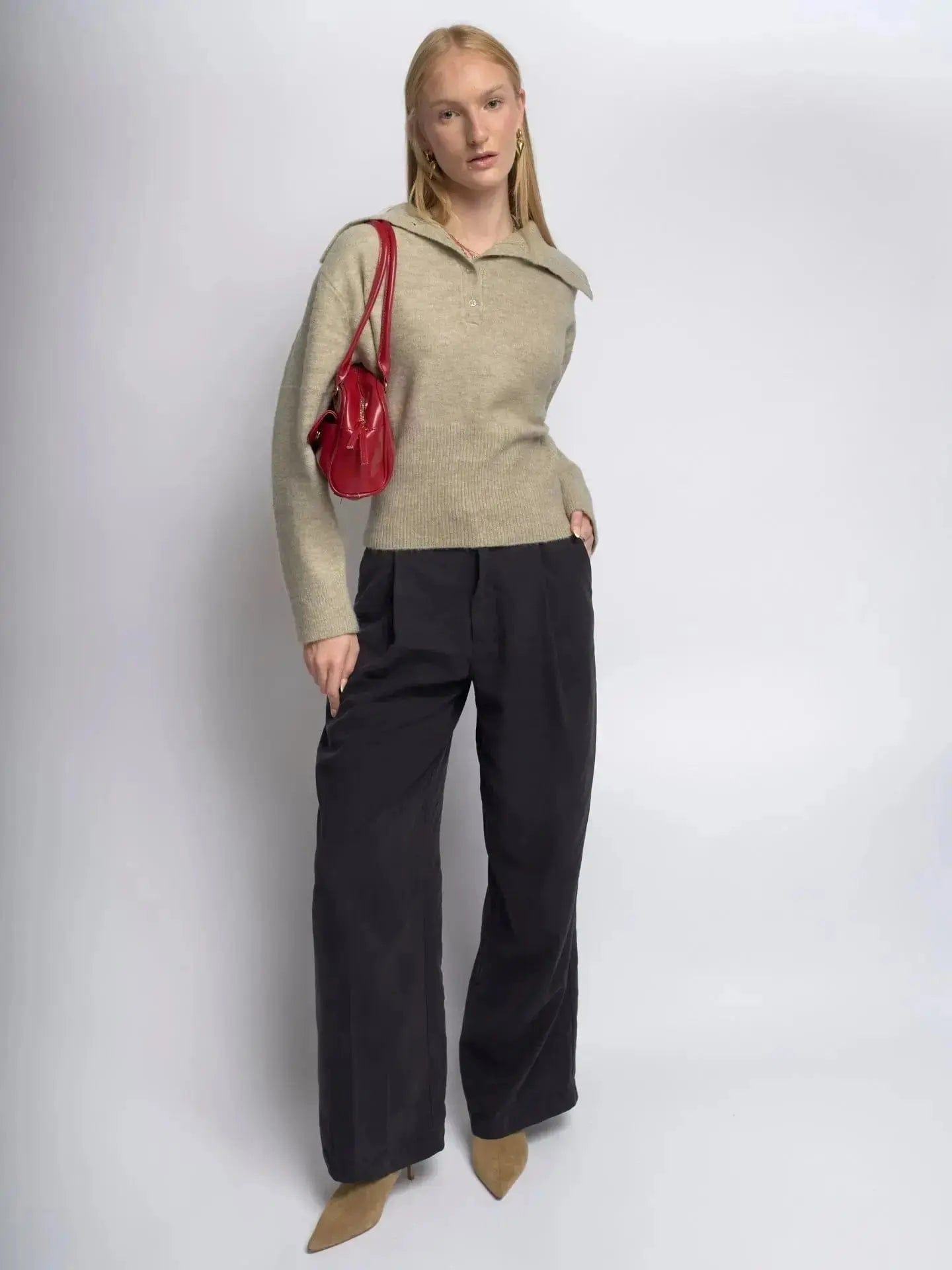 Vivienne Sleek Leather Carry